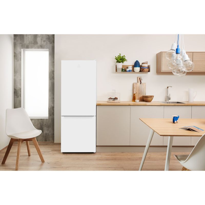 Indesit-Lodowka-z-zamrażarką-Wolnostojące-LR6-S1-W-Biel-Dwudrzwiow-y-a-Lifestyle-frontal
