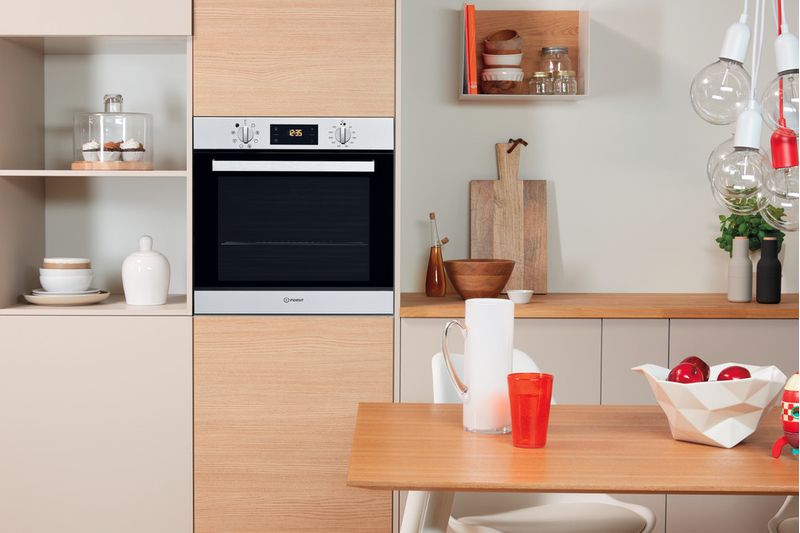 Indesit Piekarnik Do zabudowy IFW 6544 IX.1 Elektryczny A Lifestyle frontal