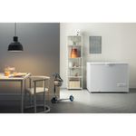 Indesit-Zamrażarka-Wolnostojące-OS-1A-250-2-Biel-Lifestyle_Frontal_Open