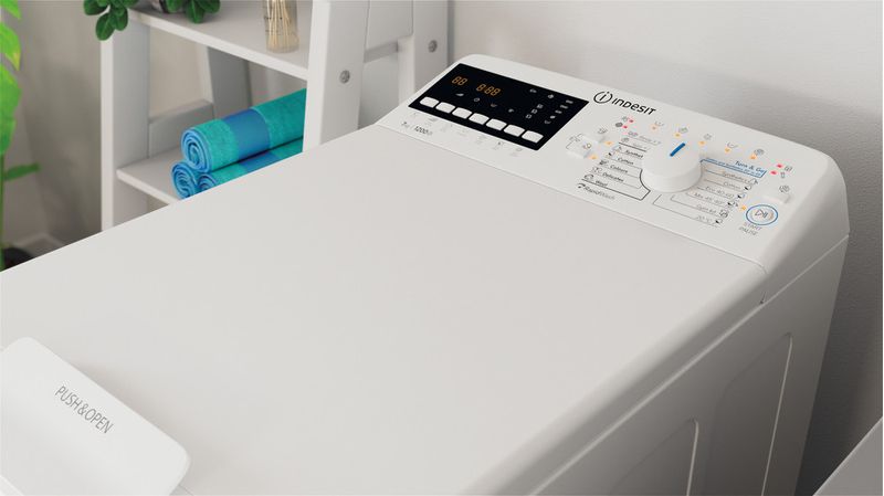 Indesit Pralka Wolnostojące BTW B7220P EU/N Biel Ładowana od góry E Lifestyle perspective