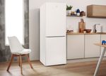 Indesit Lodówka z zamrażarką Wolnostojące LI7 SN1E W Biel Dwudrzwiow(y)a Lifestyle perspective