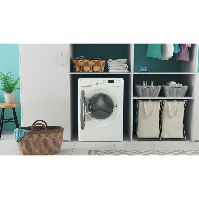 Indesit-Pralka-Wolnostojące-BWA-81284X-WS-PL-N-Biel-Ładowany-od-frontu-C-Lifestyle-frontal-open