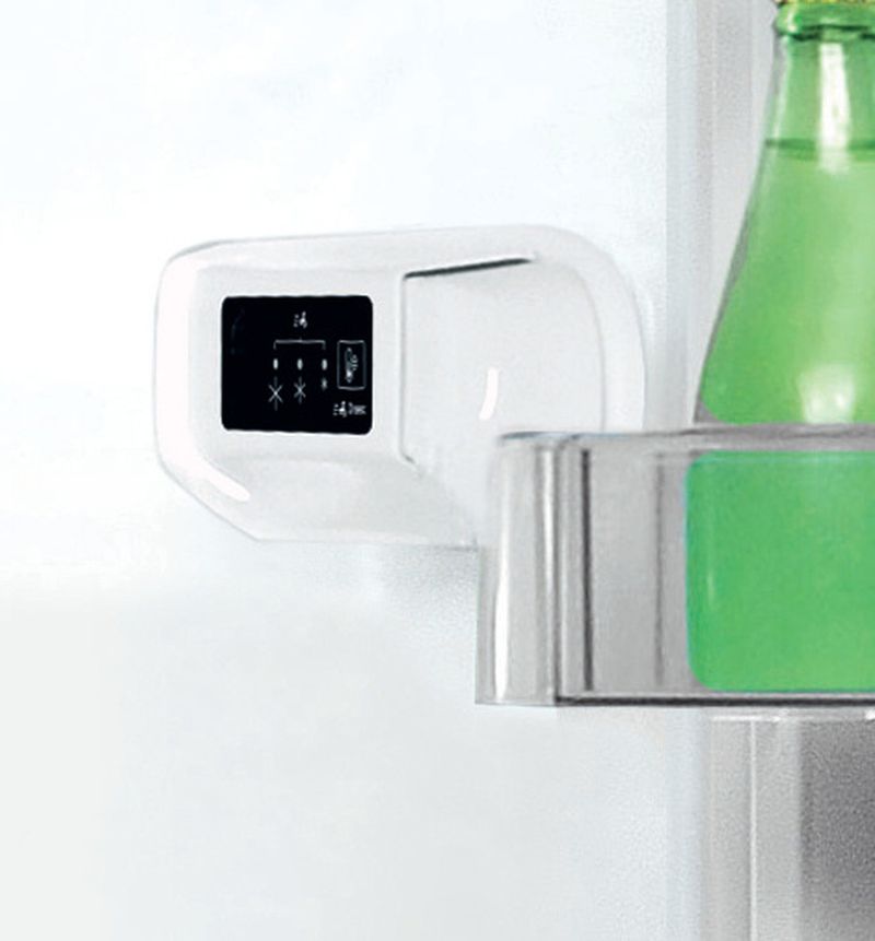 Indesit Lodówka z zamrażarką Wolnostojące LI7 S1E S Srebrny Dwudrzwiow(y)a Lifestyle control panel