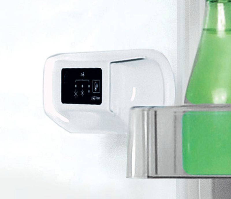 Indesit Lodówka z zamrażarką Wolnostojące LI8 S2E K Czarny Dwudrzwiow(y)a Lifestyle control panel