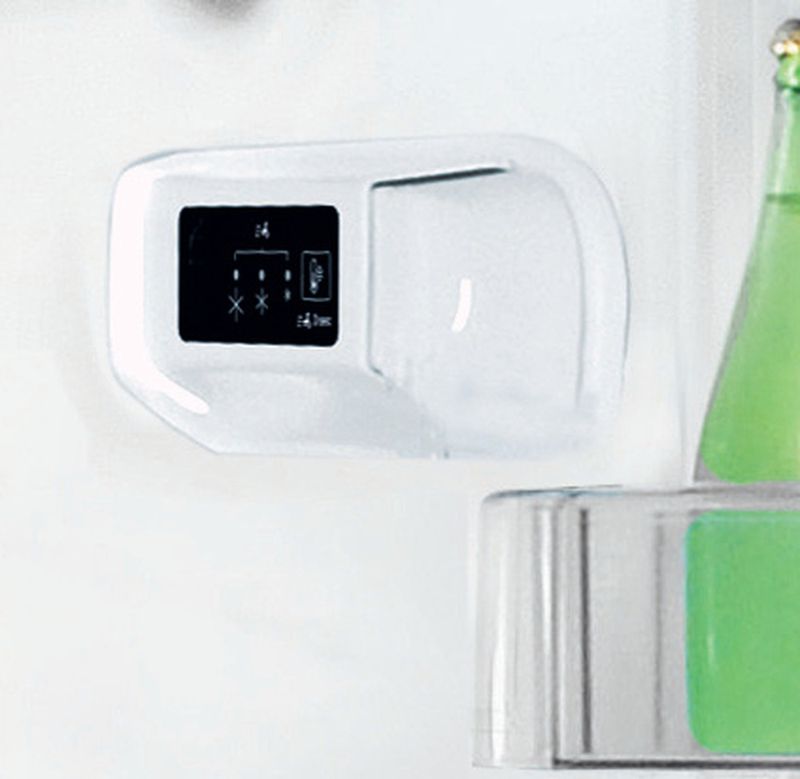 Indesit Lodówka z zamrażarką Wolnostojące LI6 S1E W Biały Dwudrzwiow(y)a Lifestyle control panel
