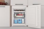 Indesit Lodówka z zamrażarką Do zabudowy INC18 T311 Biel Dwudrzwiow(y)a Lifestyle frontal open