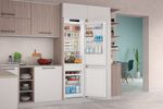 Indesit Lodówka z zamrażarką Do zabudowy INC18 T311 Biel Dwudrzwiow(y)a Lifestyle perspective open