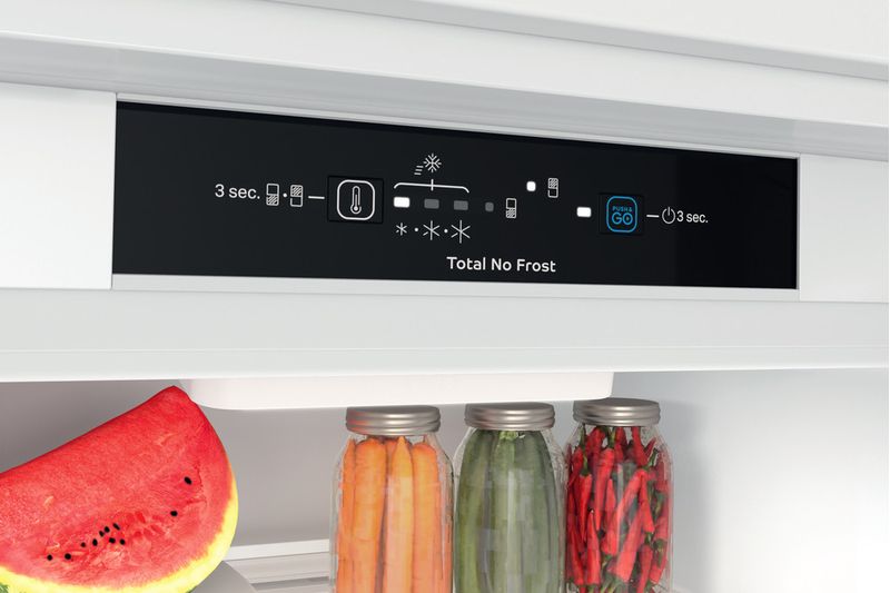 Indesit Lodówka z zamrażarką Do zabudowy INC18 T311 Biel Dwudrzwiow(y)a Control panel