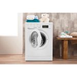 Indesit-Pralkosuszarka-Wolnostojące-IWDE-7105-B--EU--Biel-Ładowany-od-frontu-Lifestyle-frontal-open