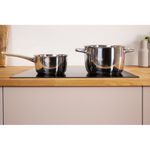 Indesit-Płyta-grzewcza-VIS-640-C-Czarny-Induction-vitroceramic-Lifestyle-frontal-top-down