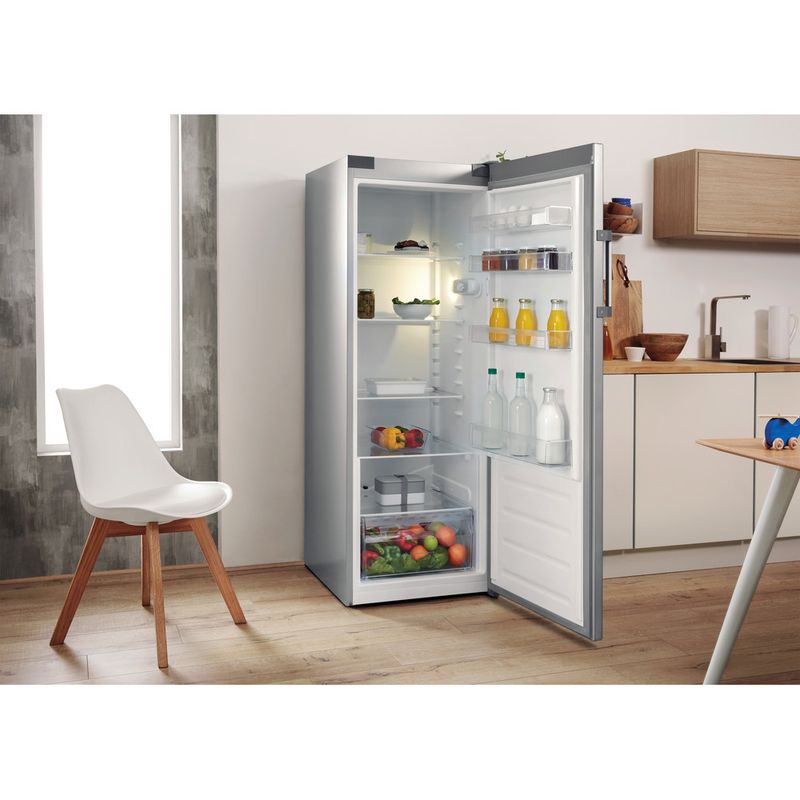 Indesit-Lodowka-Wolnostojące-SI6-1-S-Srebrny-Lifestyle-perspective-open