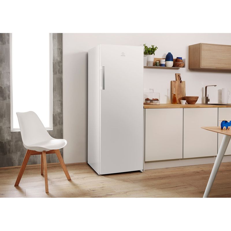 Indesit-Lodowka-Wolnostojące-SI6-1-W-Biały-Lifestyle_Perspective