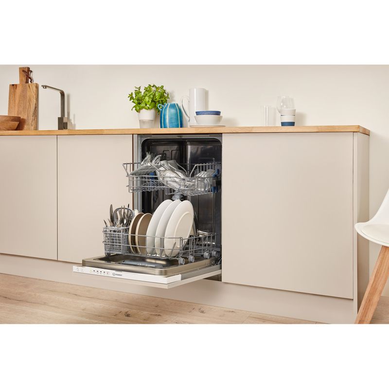 Indesit-Zmywarka-Do-zabudowy-DSIE-2B10-Zintegrowane-A--Lifestyle-perspective-open