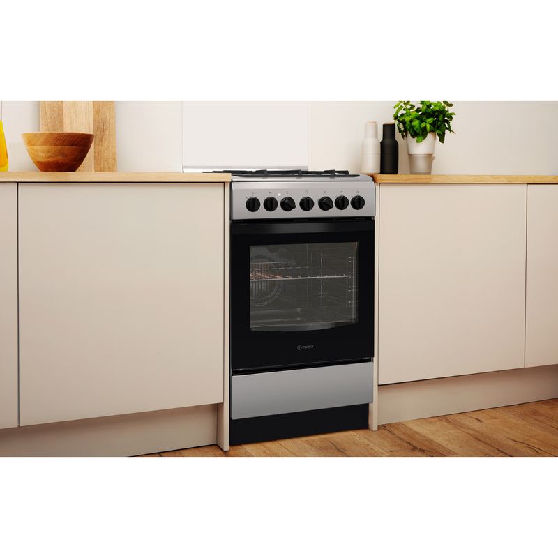 Indesit-Kuchenka-IS5G5PHX-PO-Inox-Gazowy-Lifestyle-perspective