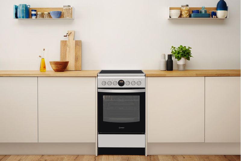 Indesit Kuchenka IS5V8CHX/E Inox Elektryczne Lifestyle frontal