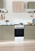 Indesit-Kuchenka-IS5V8GMW-E-Biel-Elektryczne-Lifestyle-perspective