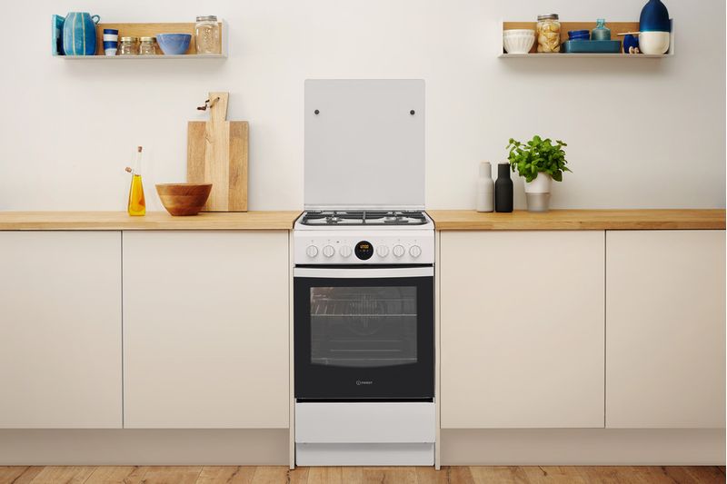 Indesit-Kuchenka-IS5G8CHW-E-Biel-Gazowy-Lifestyle-frontal