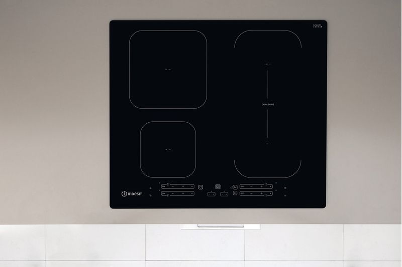 Indesit Płyta grzewcza IB 65B60 NE Czarny Induction vitroceramic Lifestyle frontal