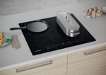 Indesit Płyta grzewcza IB 65B60 NE Czarny Induction vitroceramic Lifestyle perspective