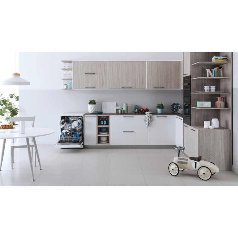 Indesit-Zmywarka-Wolnostojące-DFE-1B19-14-Wolnostojące-F-Lifestyle-frontal-open