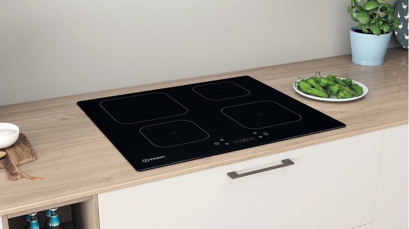 Indesit Płyta grzewcza IS 83Q60 NE Czarny Induction vitroceramic Lifestyle perspective