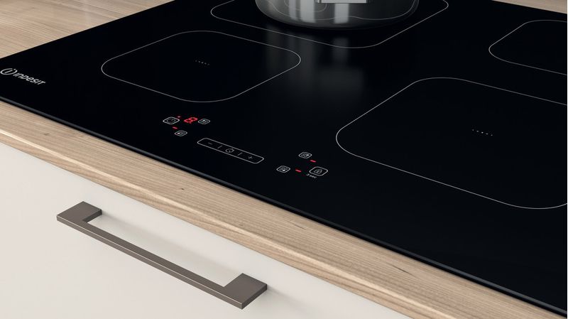 Indesit Płyta grzewcza IS 83Q60 NE Czarny Induction vitroceramic Lifestyle control panel