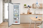 Indesit Zamrażarka Wolnostojące UI6 1 S.1 Srebrny Lifestyle frontal open
