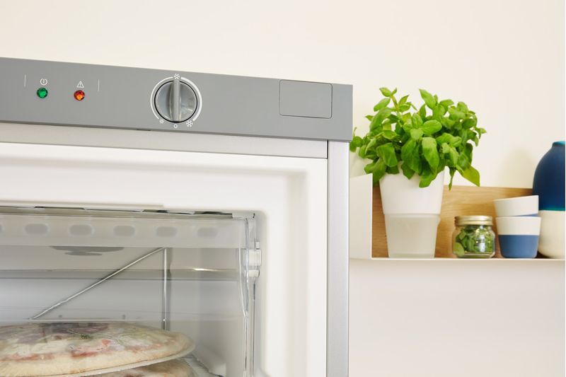 Indesit Zamrażarka Wolnostojące UI6 1 S.1 Srebrny Lifestyle control panel