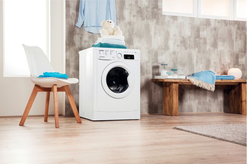 Indesit Pralkosuszarka Wolnostojące EWDE 751451 W EU N Biel Ładowany od frontu Lifestyle perspective