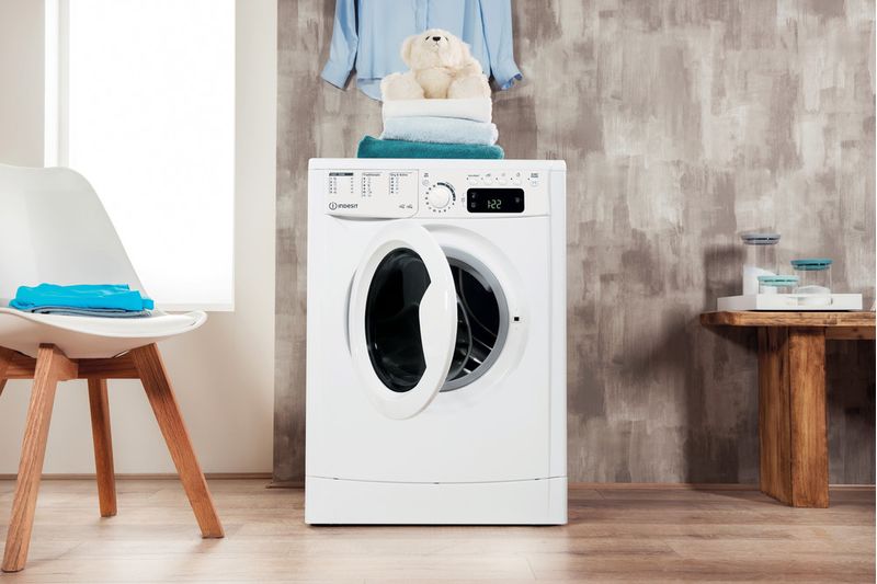 Indesit Pralkosuszarka Wolnostojące EWDE 751451 W EU N Biel Ładowany od frontu Lifestyle frontal open