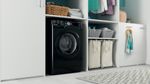 Indesit-Pralka-Wolnostojące-BWE-71452X-K-PL-N-Czarny-Ładowany-od-frontu-E-Lifestyle-perspective