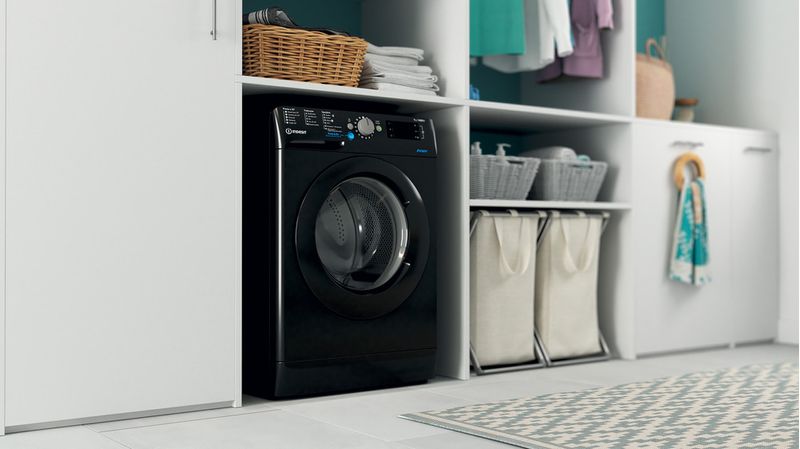 Indesit Pralka Wolnostojące BWE 71452X K PL N Czarny Ładowany od frontu E Lifestyle perspective