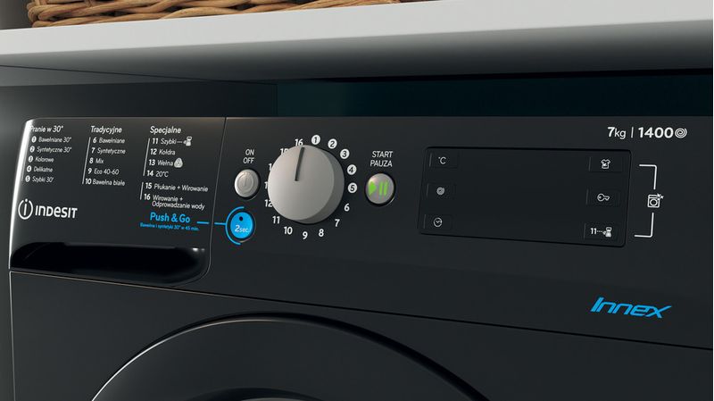 Indesit Pralka Wolnostojące BWE 71452X K PL N Czarny Ładowany od frontu E Lifestyle control panel