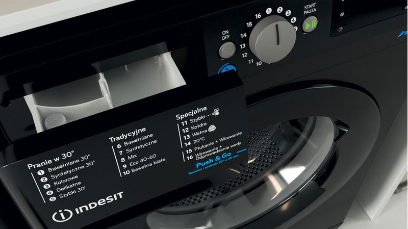Indesit Pralka Wolnostojące BWE 71452X K PL N Czarny Ładowany od frontu E Drawer