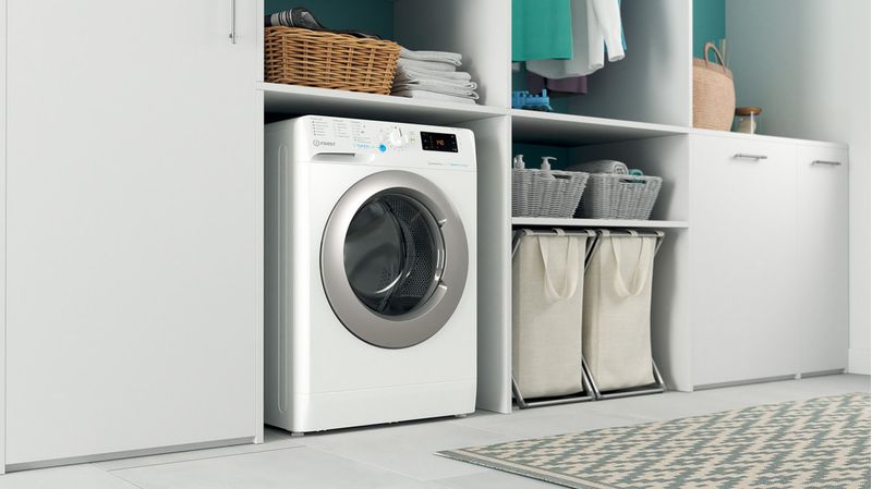 Indesit Pralka Wolnostojące BWSE 71095X WSV PL Biel Ładowany od frontu B Lifestyle perspective