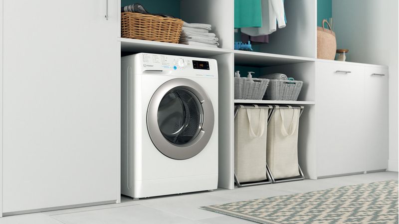 Indesit-Pralka-Wolnostojące-BWSE-71295X-WSV-PL-Biel-Ładowany-od-frontu-B-Lifestyle-perspective