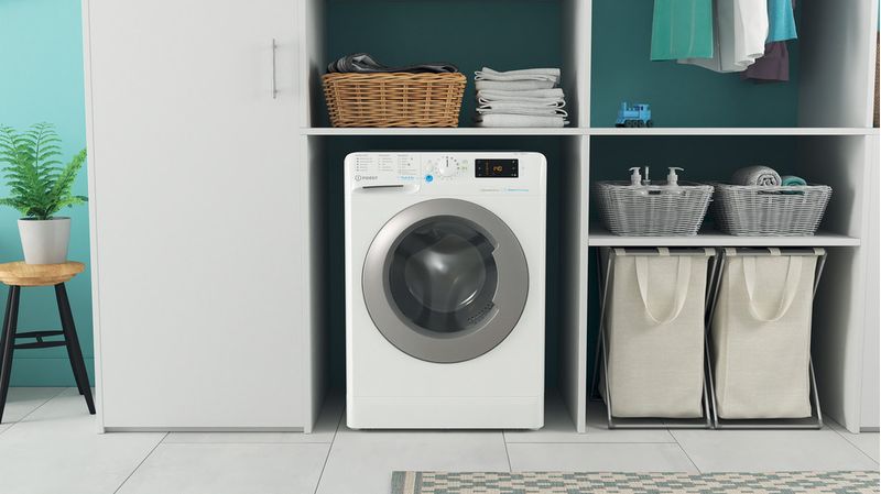 Indesit Pralka Wolnostojące BWSE 71295X WSV PL Biel Ładowany od frontu B Lifestyle frontal
