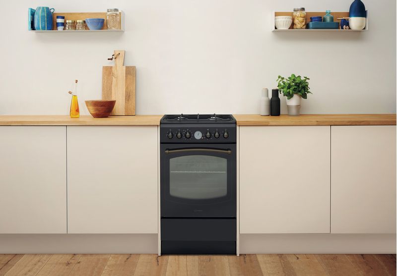 Indesit-Kuchenka-IS5G8MHA-E-Antracyt-Gazowy-Lifestyle-frontal