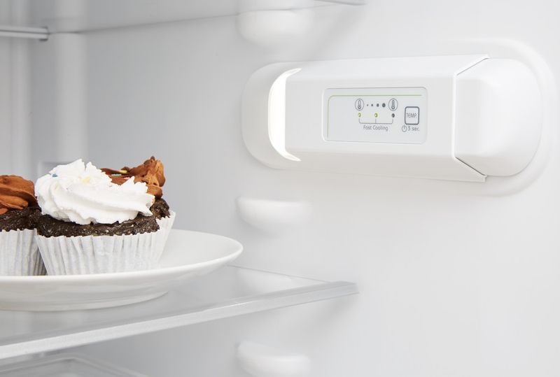 Indesit-Lodowka-z-zamrażarką-Wolnostojące-LI8-S2E-K-1-Czarny-Dwudrzwiow-y-a-Lifestyle-control-panel