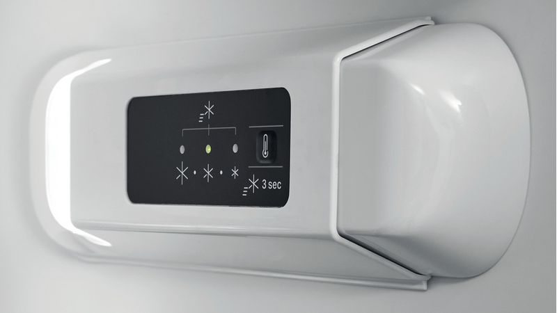 Indesit-Lodowka-z-zamrażarką-Wolnostojące-LI6-S2E-S-Srebrny-Dwudrzwiow-y-a-Control-panel