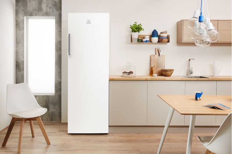 Indesit-Lodowka-Wolnostojące-SI6-1-W-Biały-Lifestyle-frontal