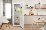 Indesit-Lodowka-Wolnostojące-SI6-1-W-Biały-Lifestyle-frontal-open