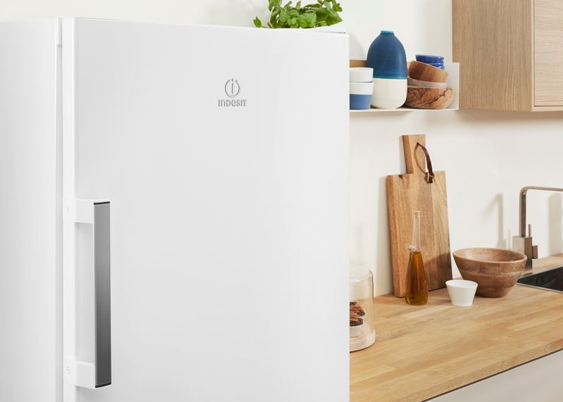 Indesit-Lodowka-Wolnostojące-SI6-1-W-Biały-Lifestyle-detail