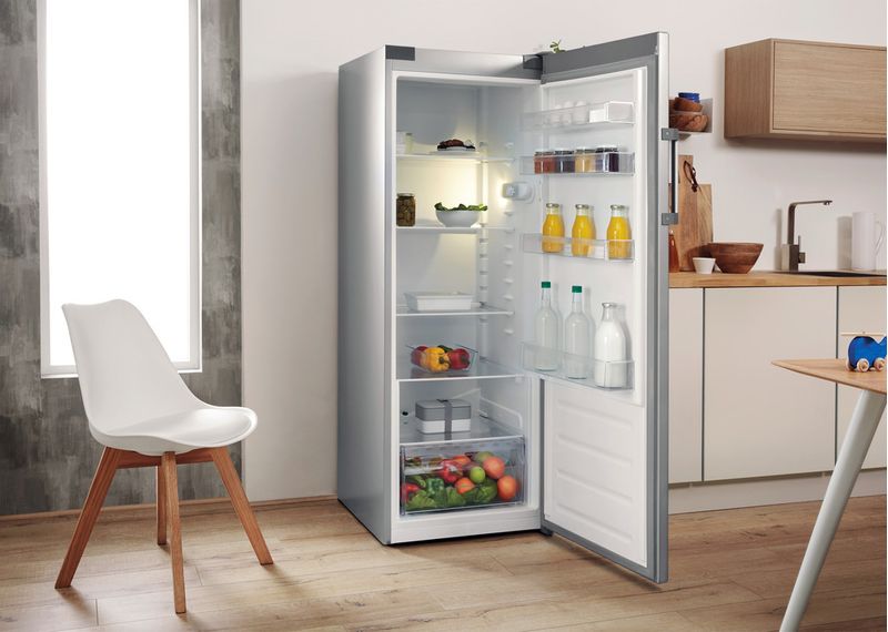 Indesit-Lodowka-Wolnostojące-SI6-1-S-Srebrny-Lifestyle-perspective-open