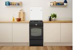 Indesit-Kuchenka-IS5G8MHA-E-1-Antracyt-Gazowy-Lifestyle-frontal