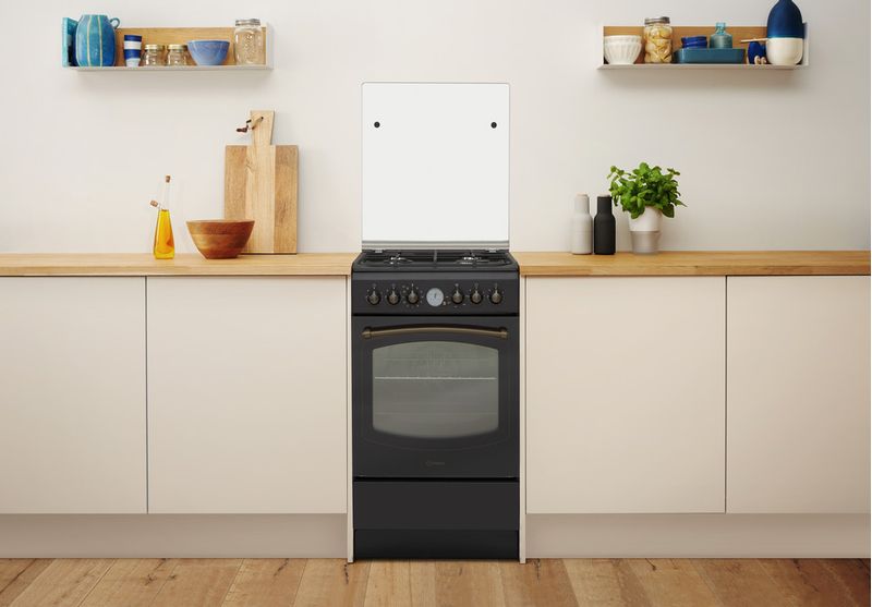 Indesit-Kuchenka-IS5G8MHA-E-1-Antracyt-Gazowy-Lifestyle-frontal