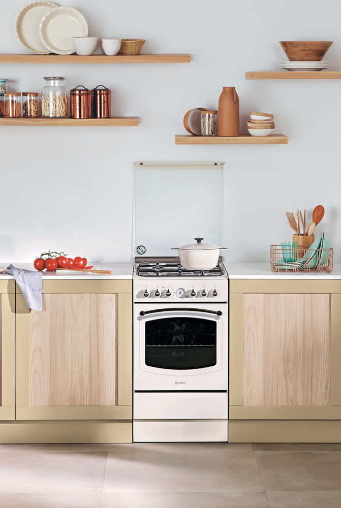 Indesit-Kuchenka-IS5G8MHJ-E-1-Bladożołty-Gazowy-Lifestyle-frontal