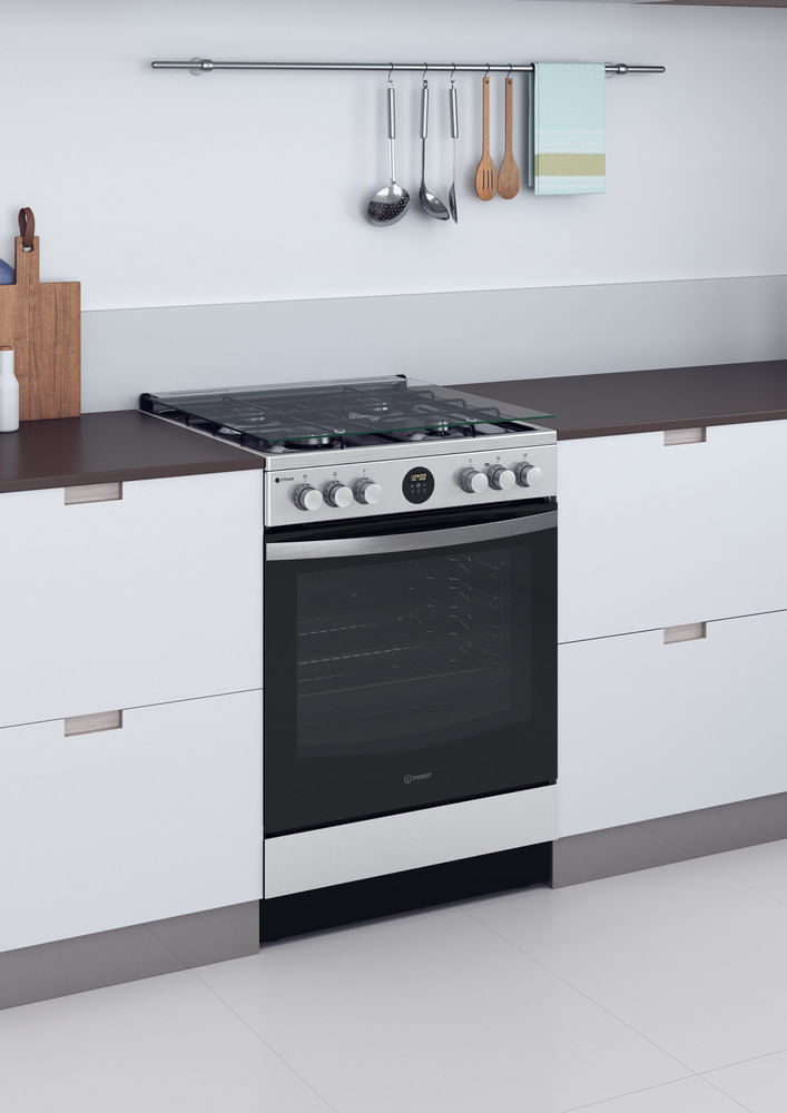 Indesit-Kuchenka-IS67G8CHX-E-1-Inox-Gazowy-Lifestyle-perspective