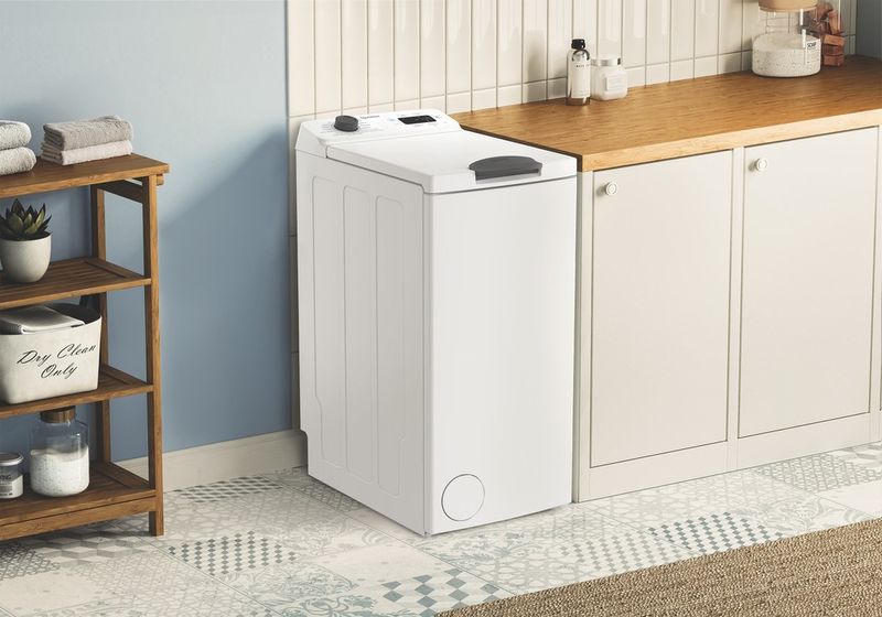 Indesit-Pralka-Wolnostojące-TI612EGPGPL-Biel-Ładowana-od-gory-B-Lifestyle-perspective
